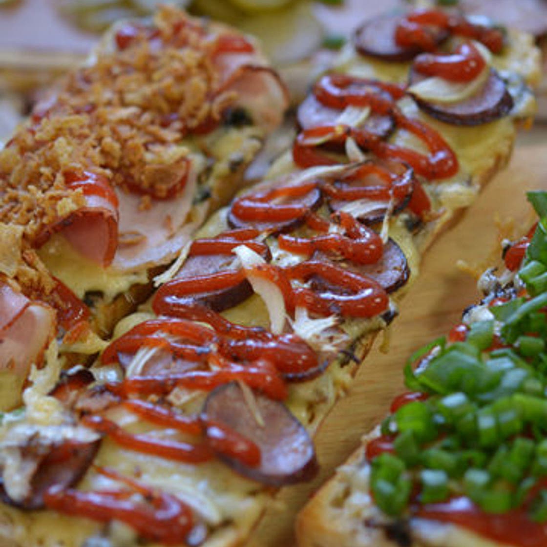 Polish Open-Faced Toasted Sandwiches {Zapiekanki}