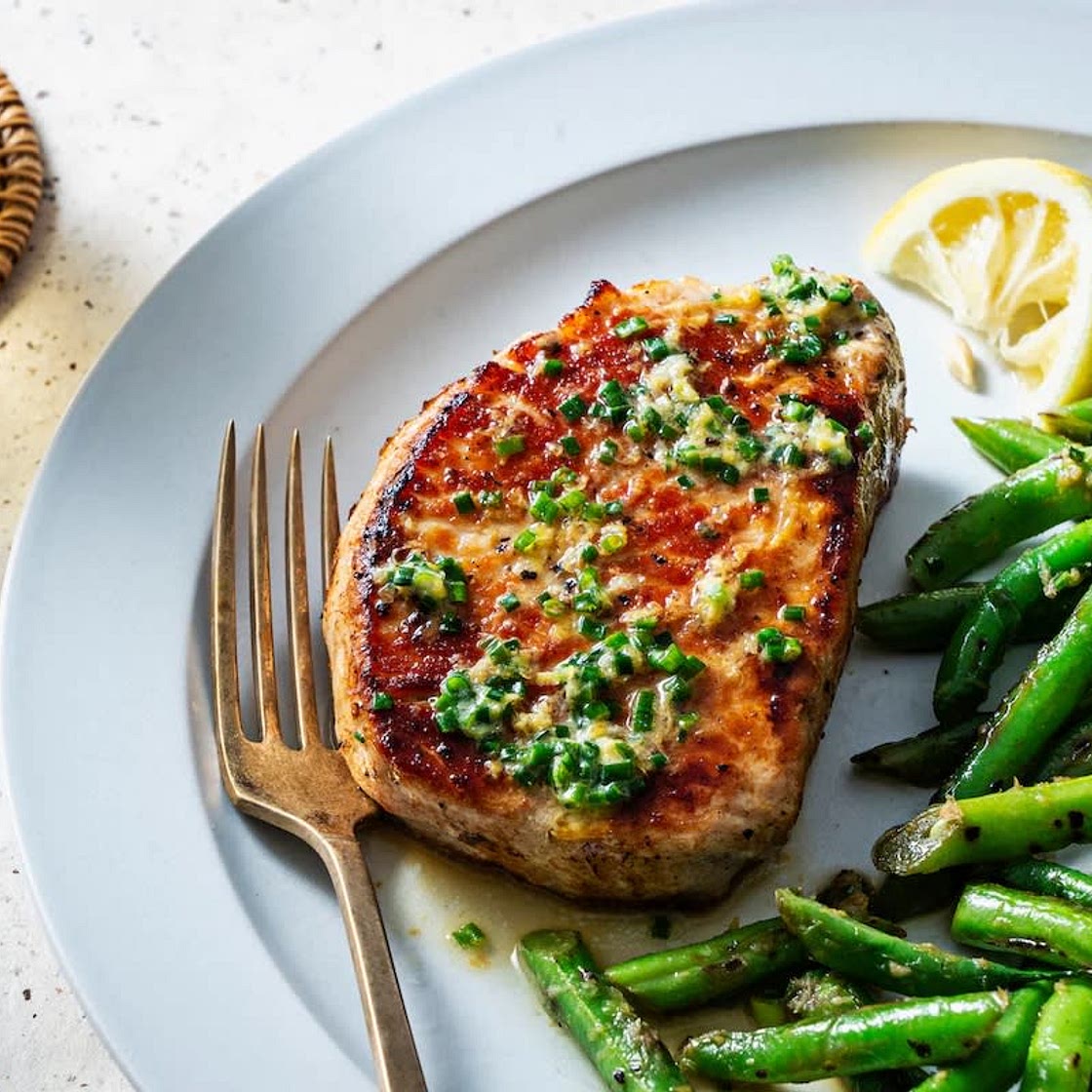 Skillet pork chops with horseradish green beans