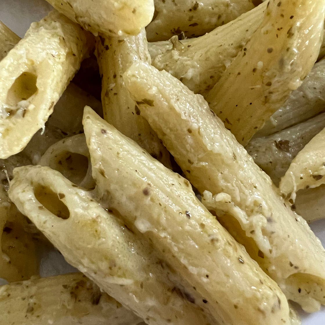 Creamy pesto pasta