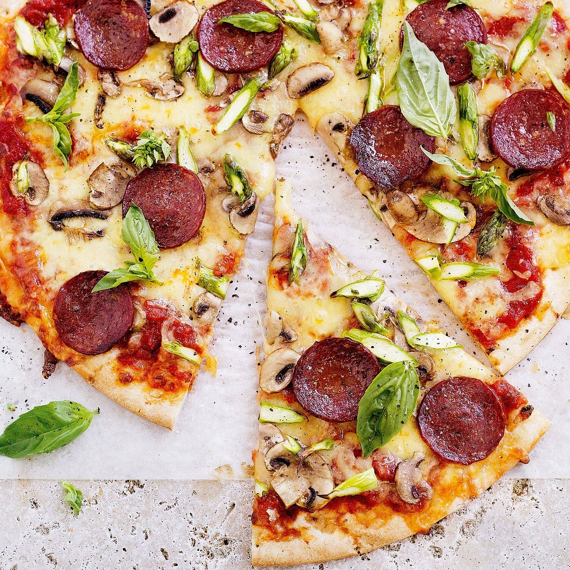 Salami, asparagus & mushroom pizza
