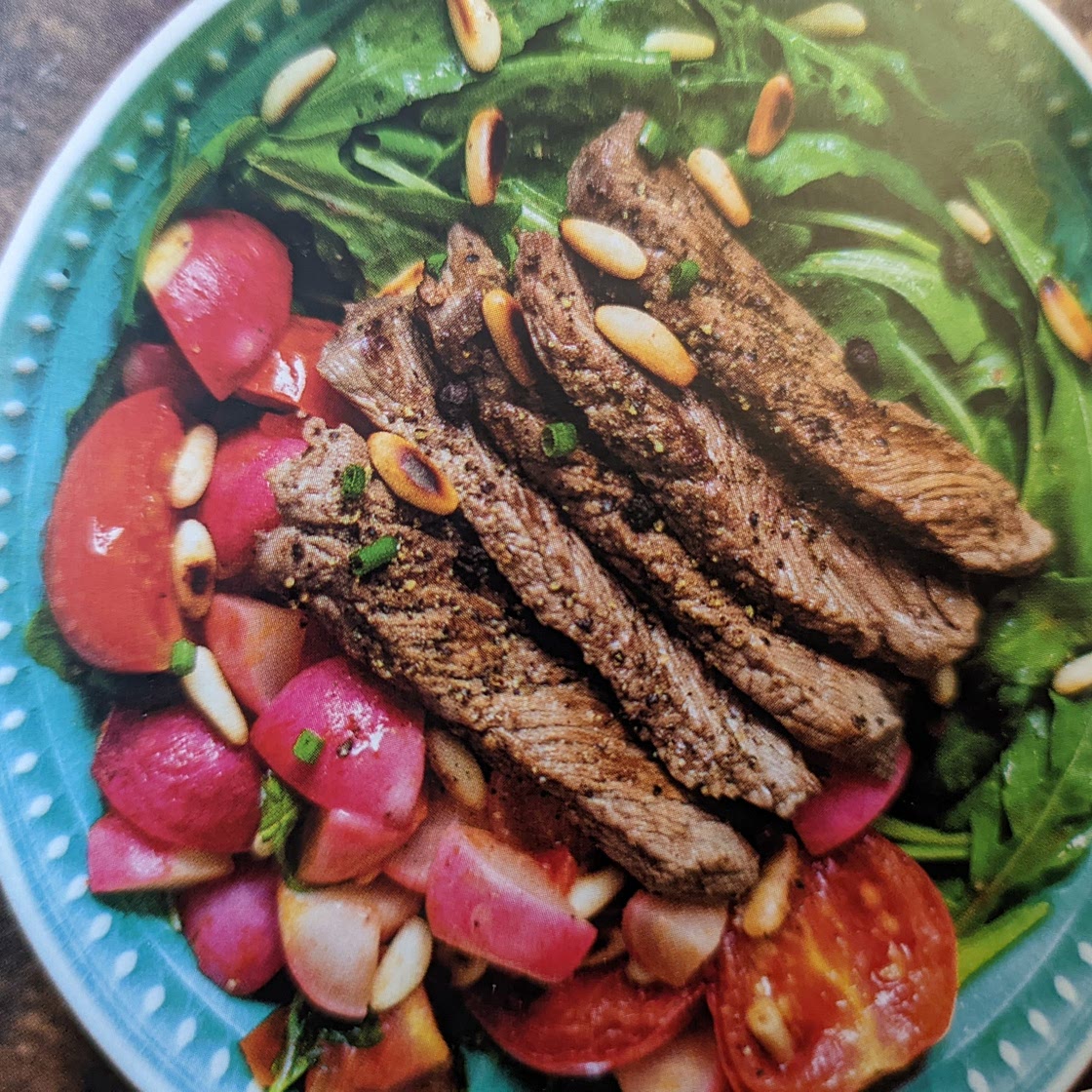 Rucola Salat mit Rinderfilet und gebratenen Radieschen