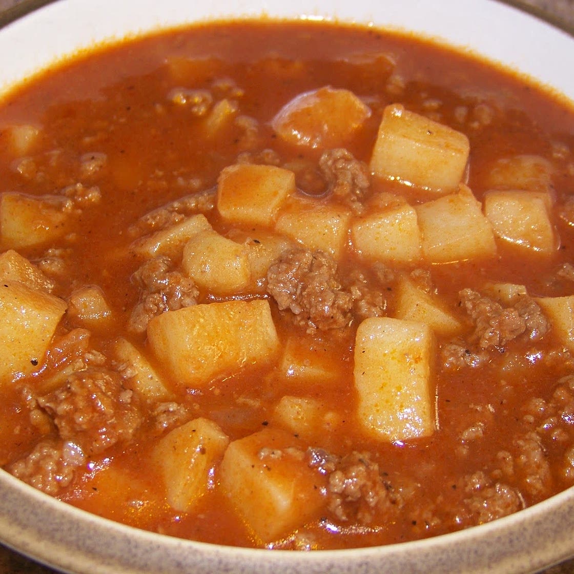 Caldo de papas con salchicha 