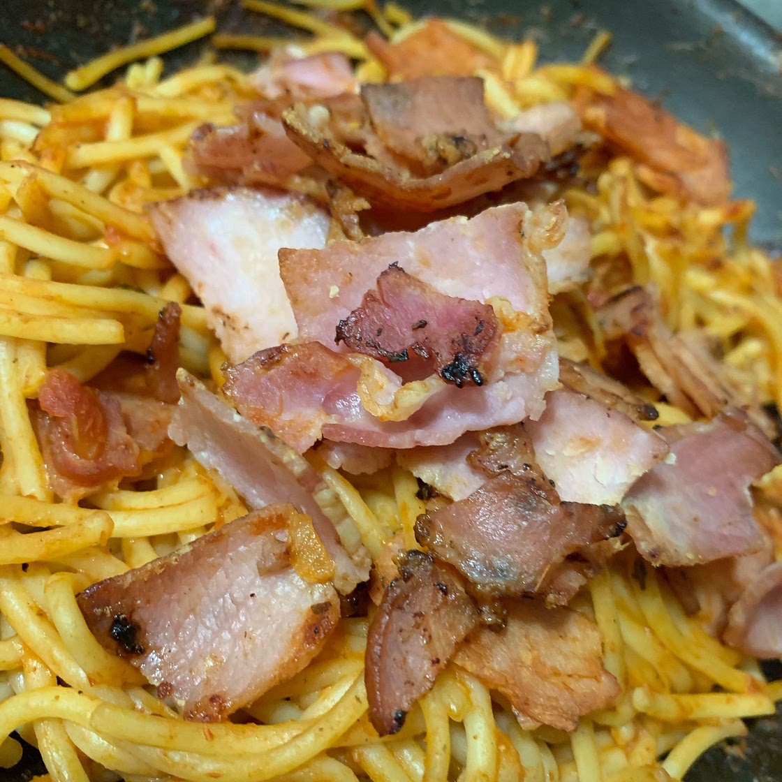 Quick Pantry Spaghetti with Bacon and Tomatoes (Spaghetti Red)