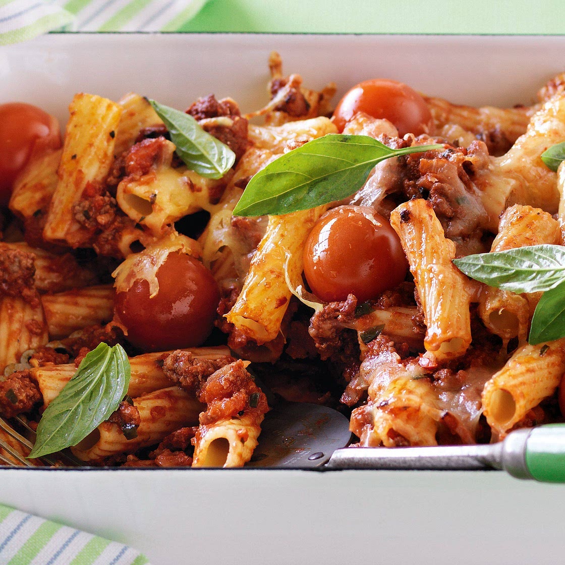 Spicy beef pasta bake
