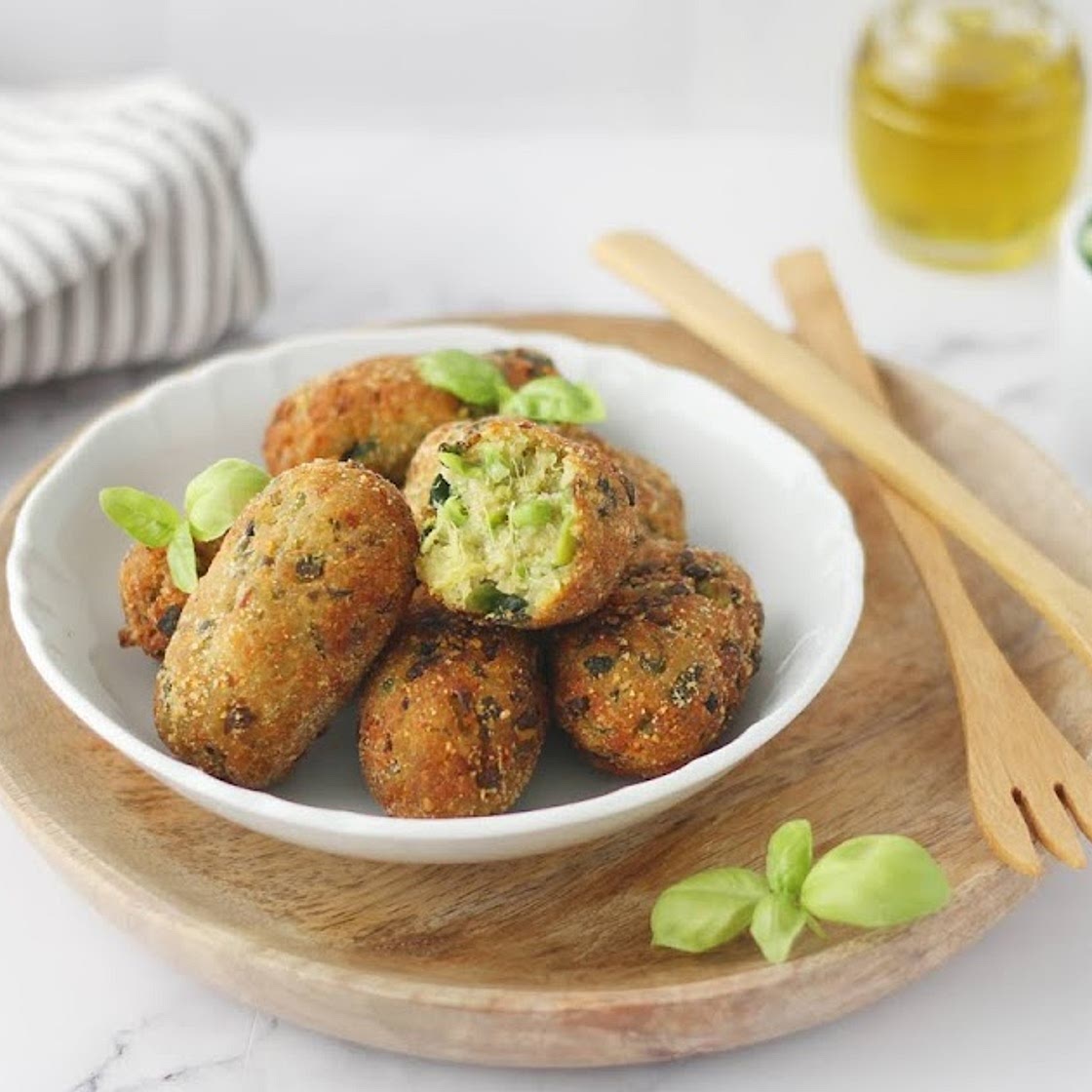 Crocchette di zucchine e piselli profumate al basilico