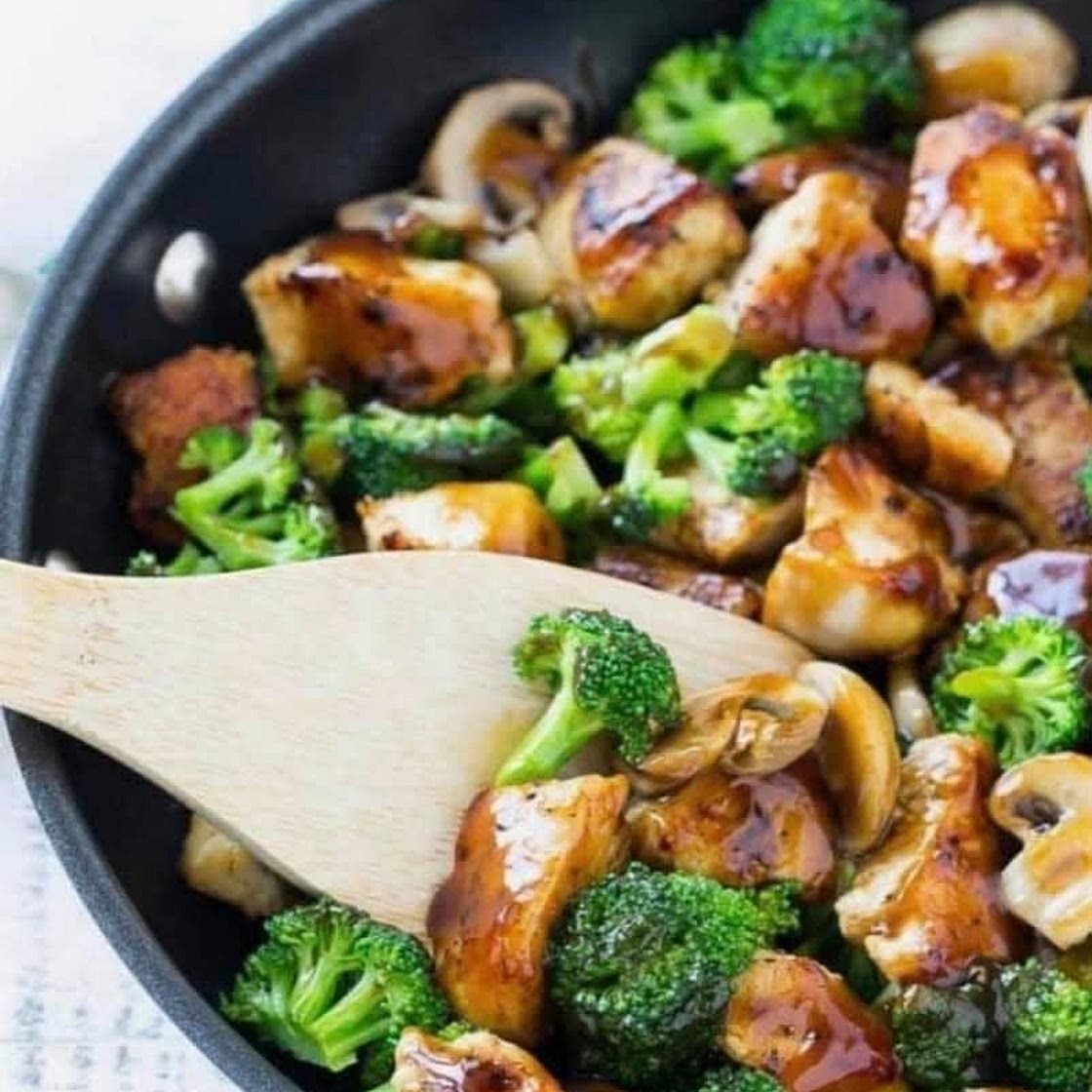 Garlic Chicken with Broccoli and Mushrooms