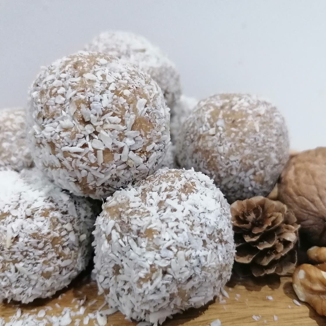 Coconut date balls