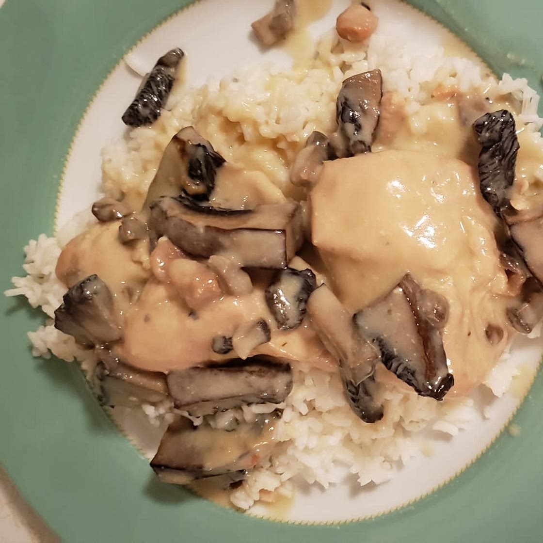 Crock pot smothered chicken with gravy