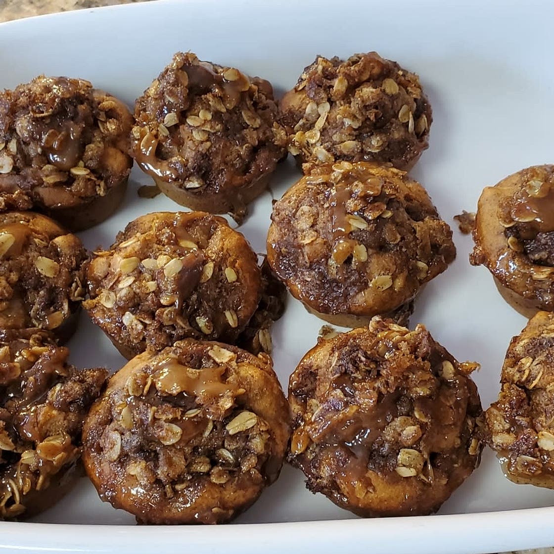 Skinny Caramel Apple Muffins with Crumb Topping