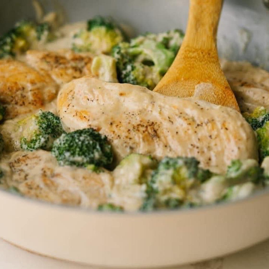 Creamy Chicken and Broccoli Skillet