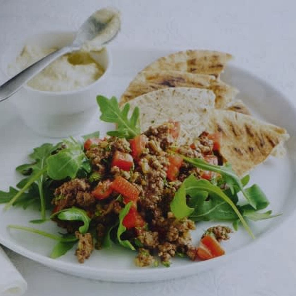 Marokkaans lamsgehakt met hummus