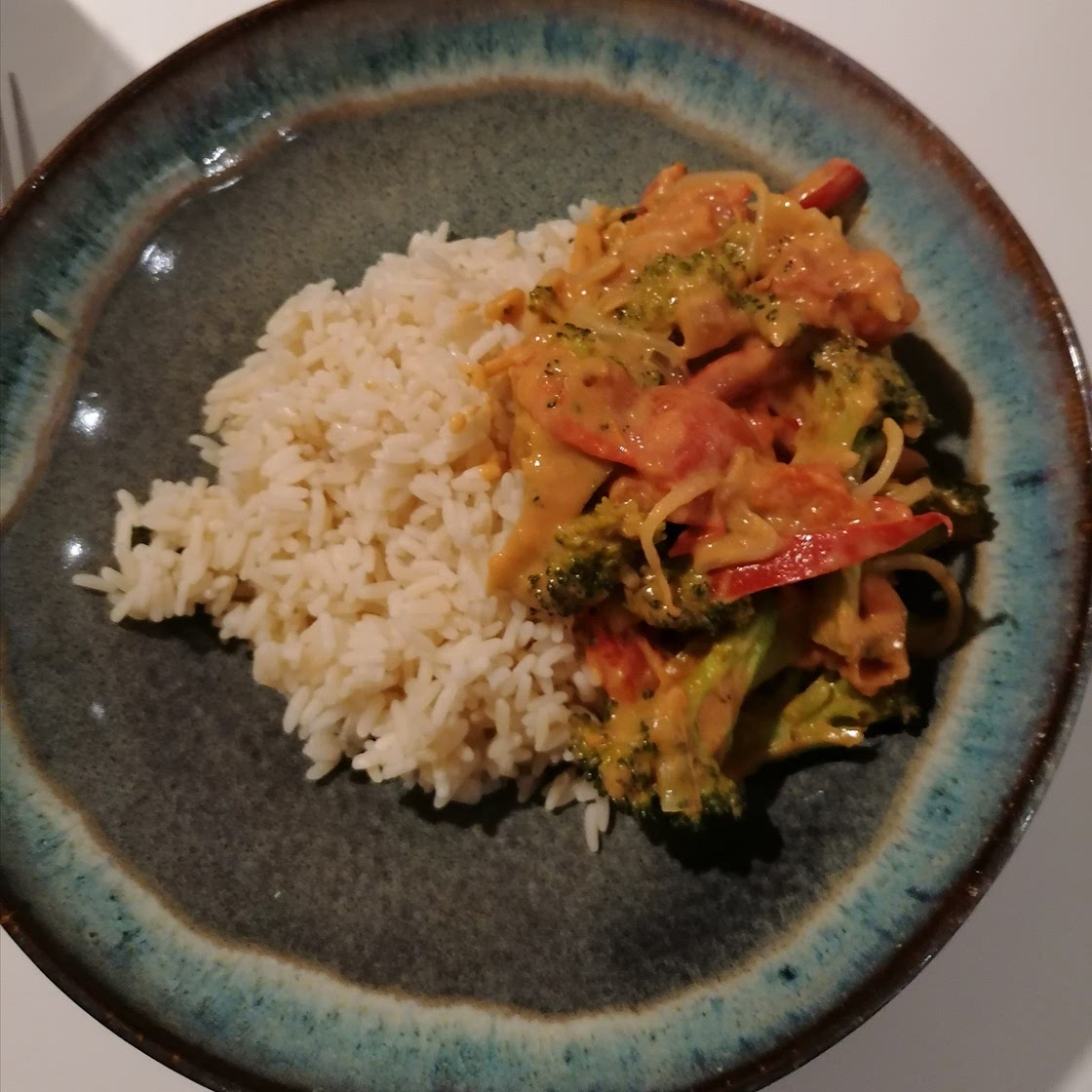 Gemüse mit Erdnuss-Kokos-Sauce