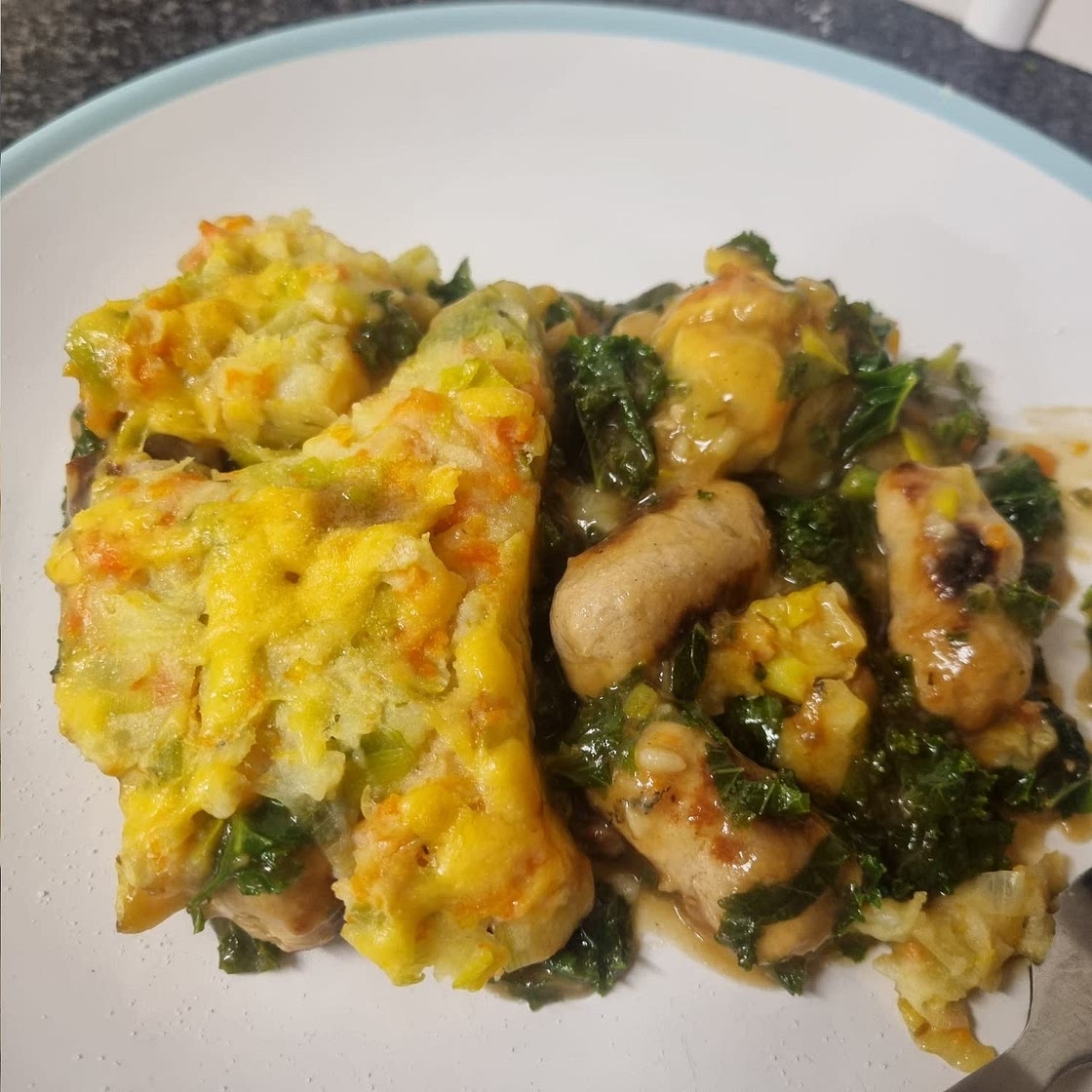 Sausage & leek mash pie