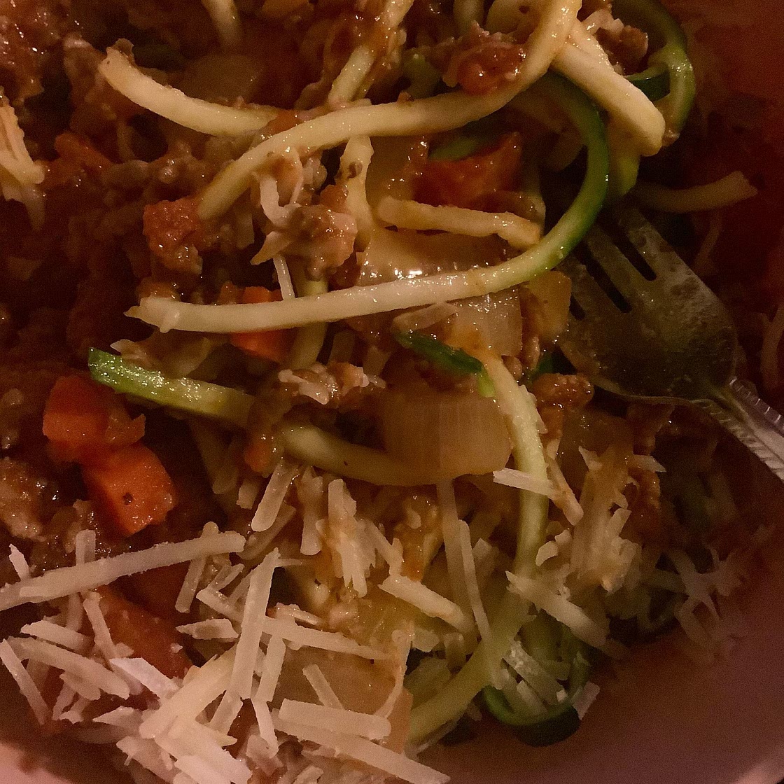 Zucchini spaghetti bolognese