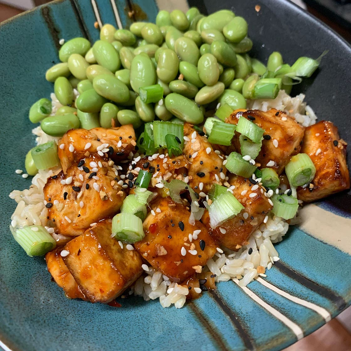 Spicy Sriracha Tofu Rice Bowls
