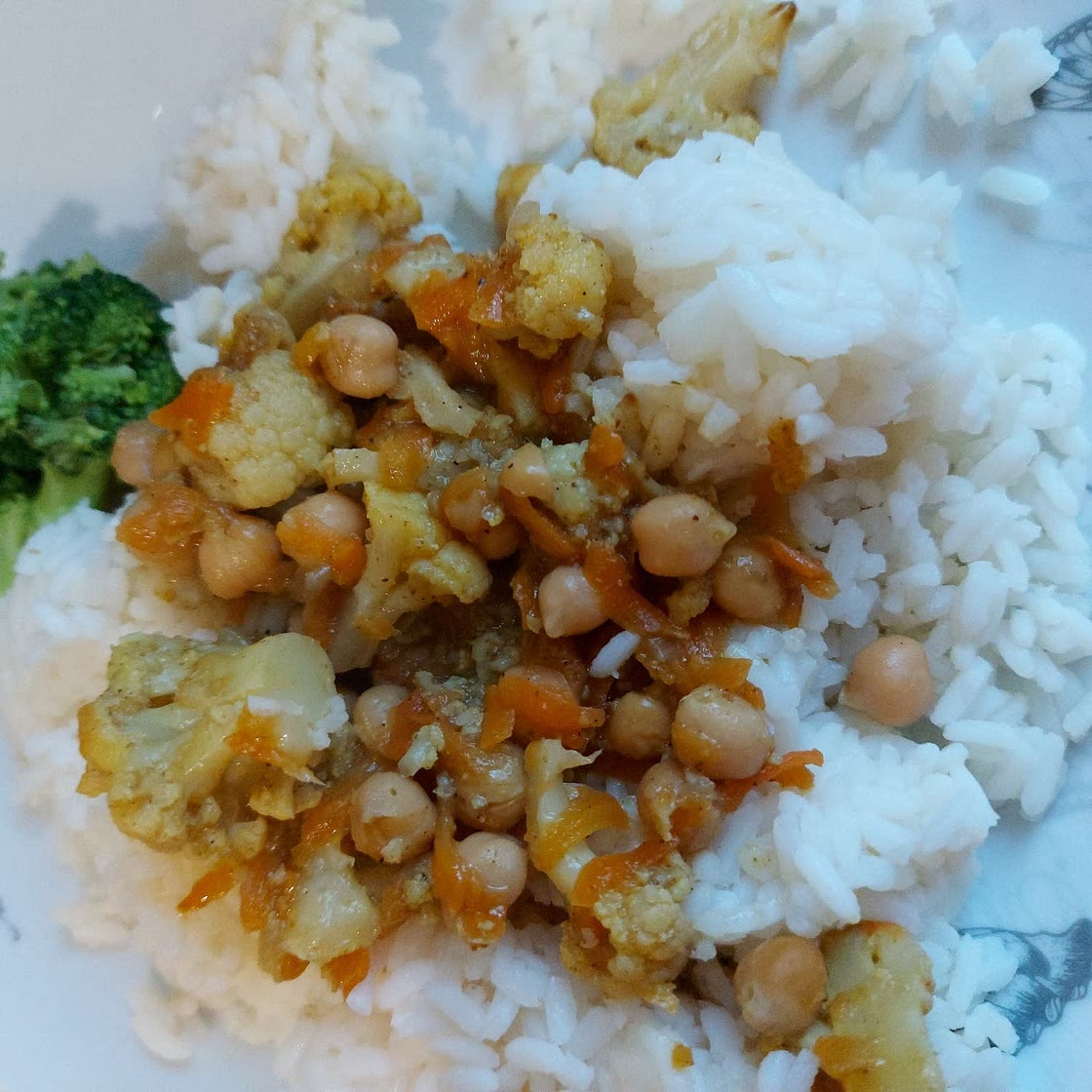 Cauliflower Chickpea Curry