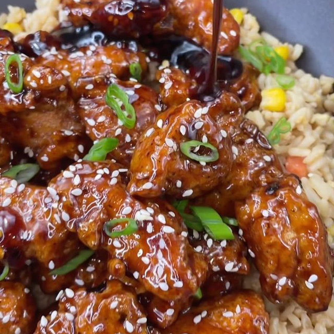 Sesame chicken and fried rice 🥡