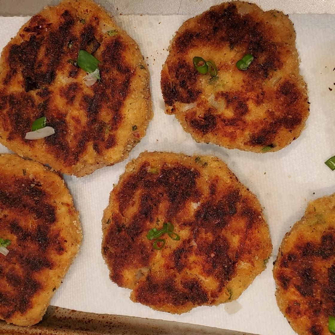 Extra Crispy Asian Salmon Cakes