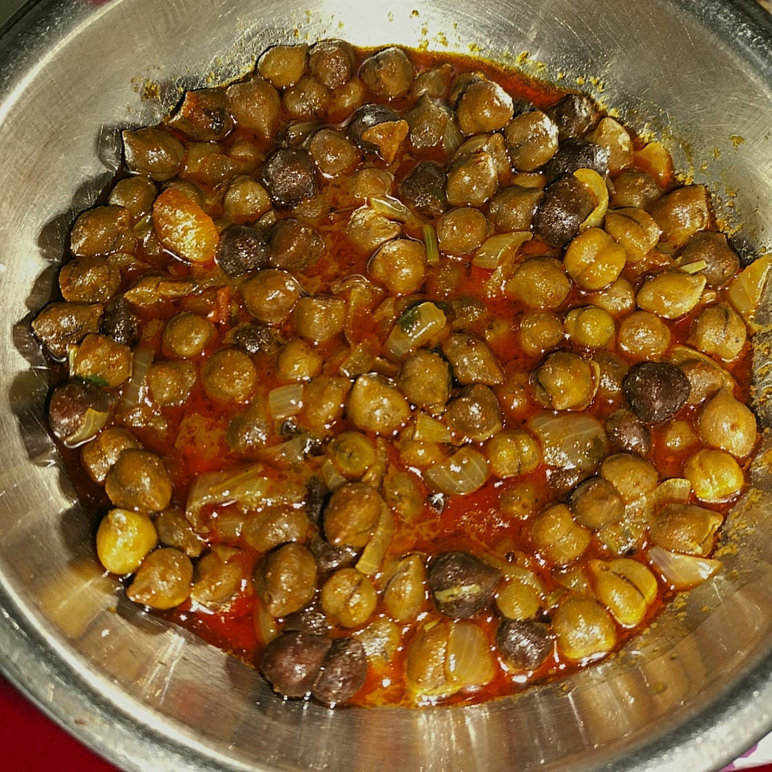 Kala Chana (Black Chickpeas Curry)