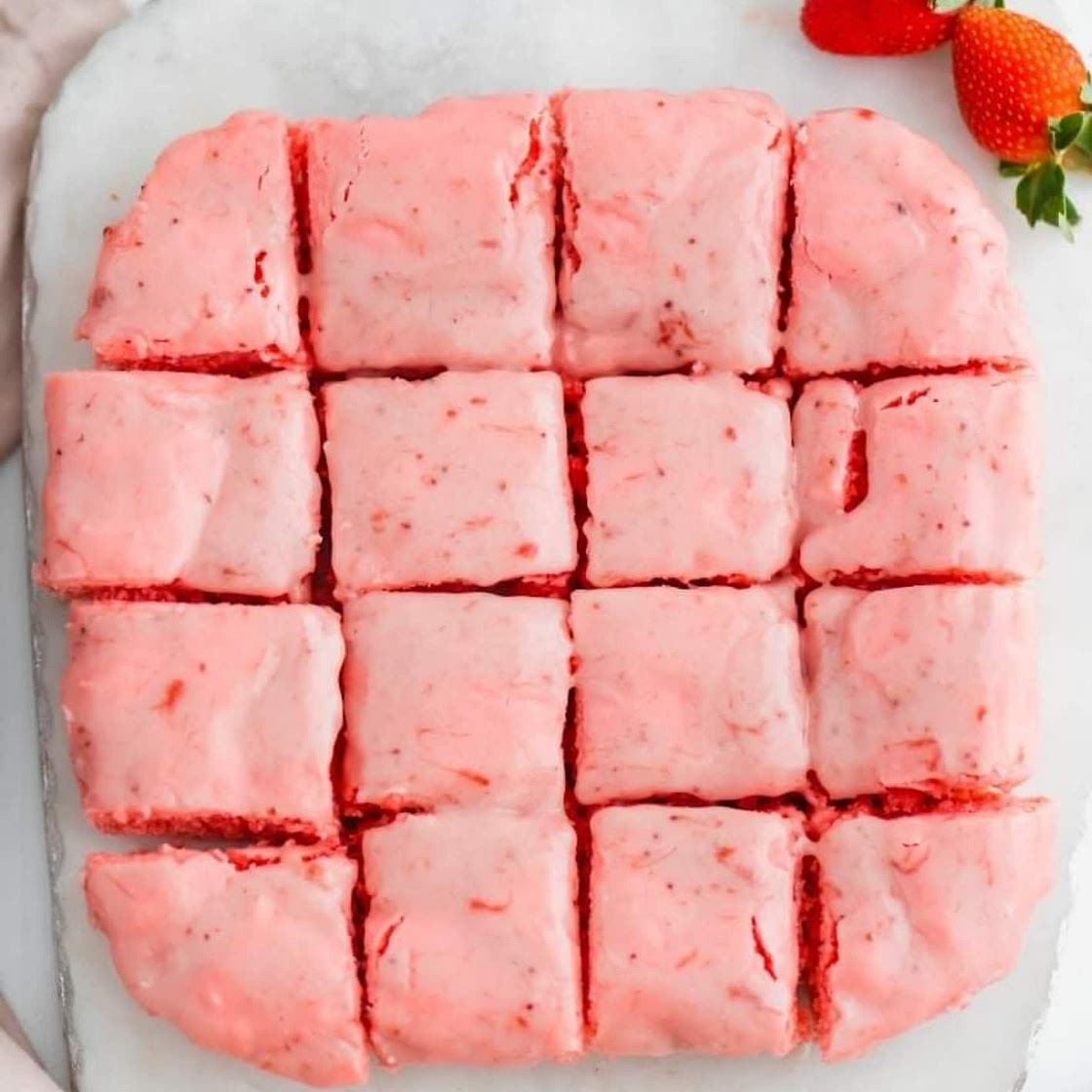 STRAWBERRY BROWNIES