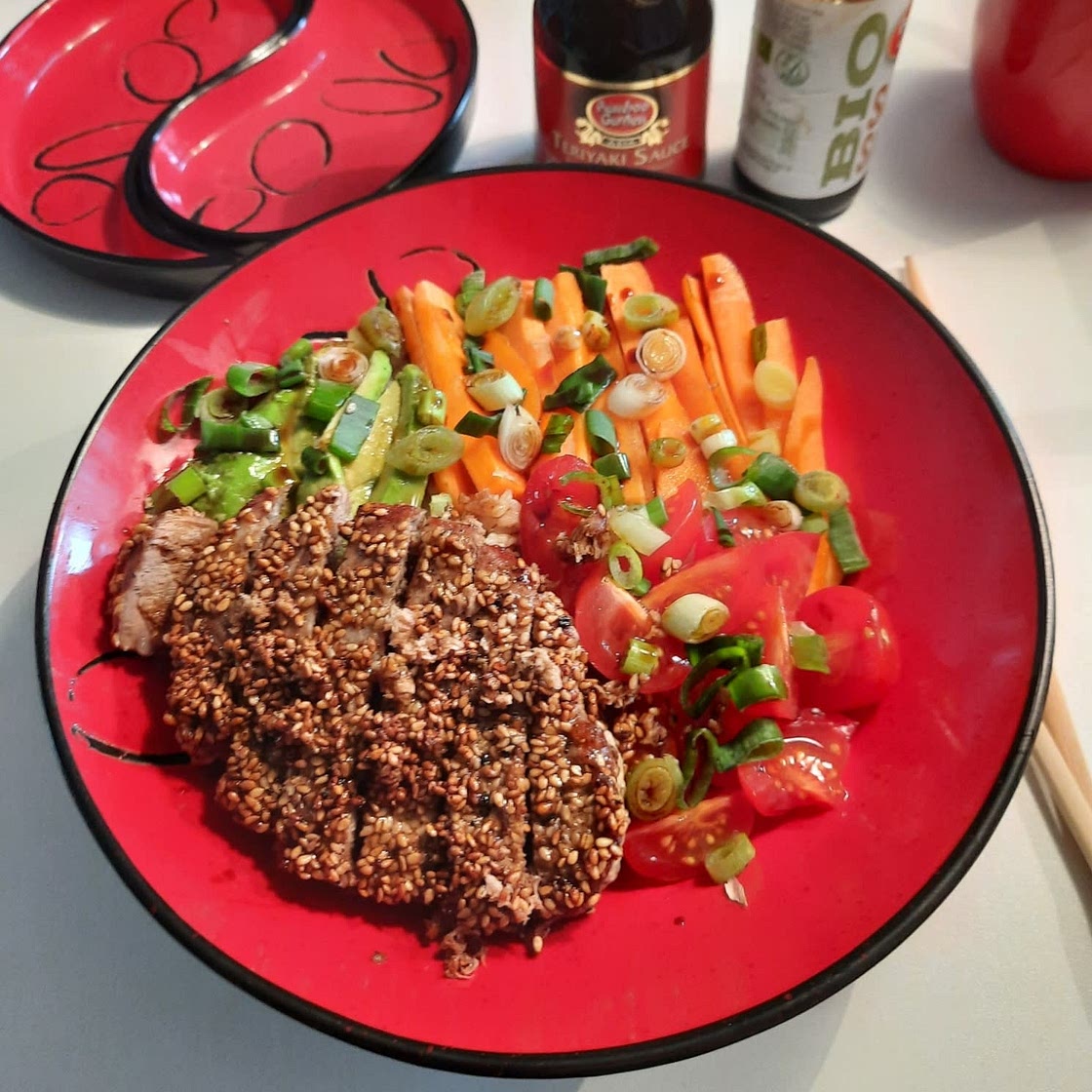Chirashi Sushi Bowl mit Thunfisch & Gemüse