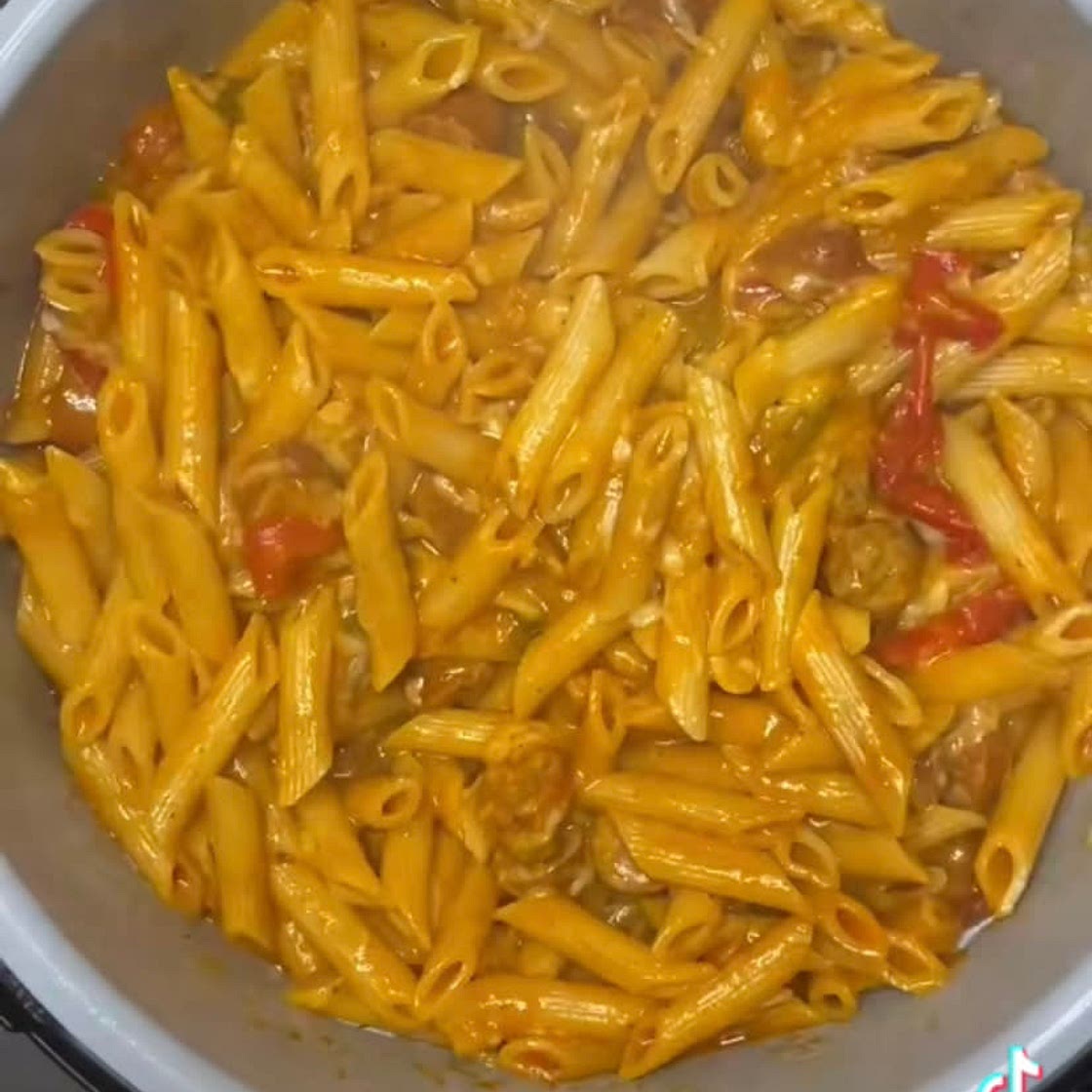 Pasta with peppers and sausage 