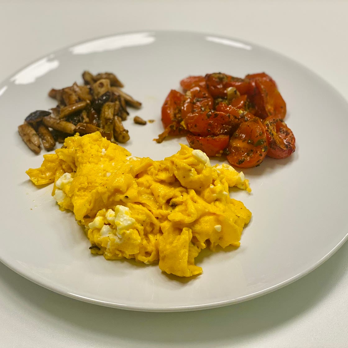 Scrambled eggs with goat feta, mushrooms and rosted tomato