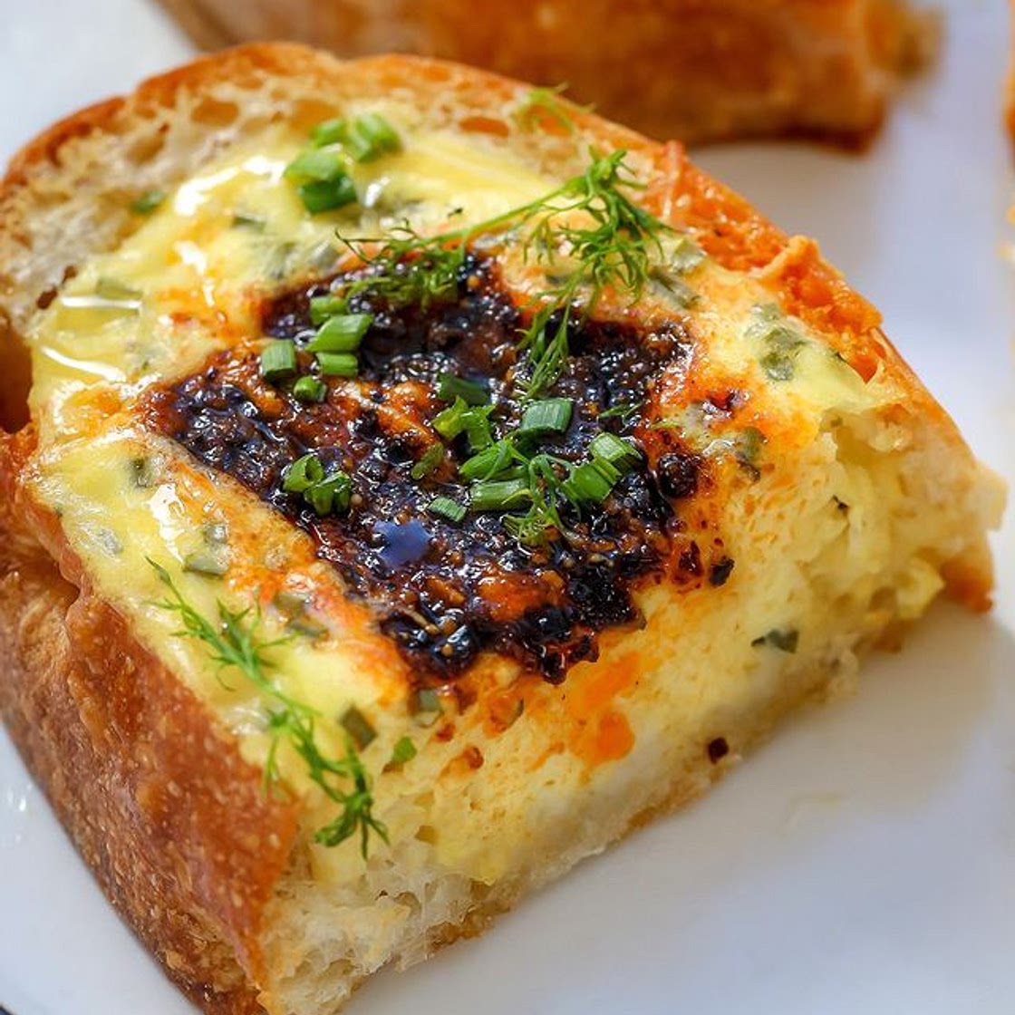 Savory 'custard' toast...my take on the viral one but I gave it a savory spin ❤️. Ingredients: •2 slices of ciabatta. •1/3 cup greek yogurt. •1 large egg. •2 tbsp chives (plus more for topping). •1 tsp seasoned salt. •oaxaca cheese to taste (some for the c