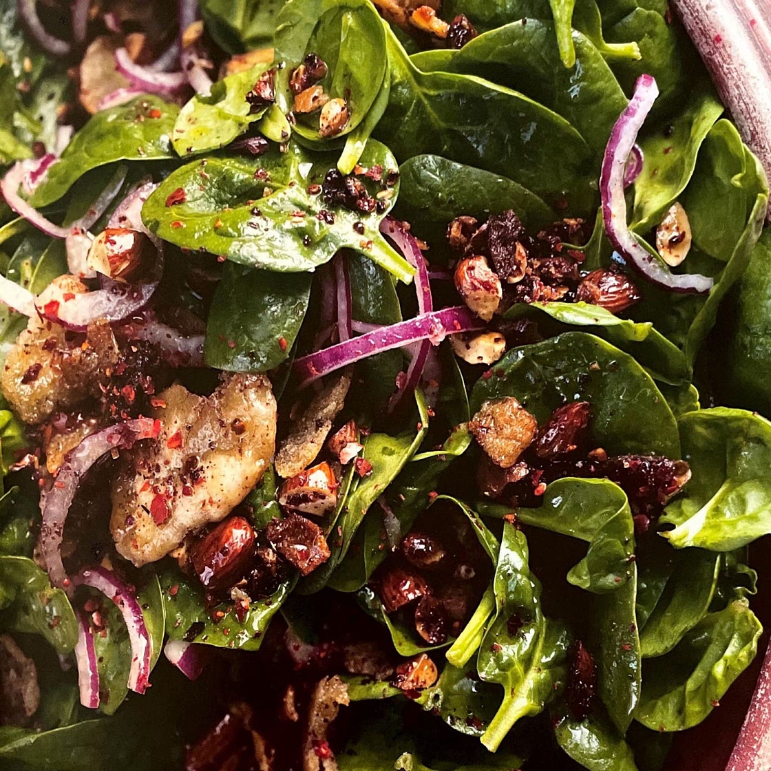 Baby spinach salad with dates & almonds 