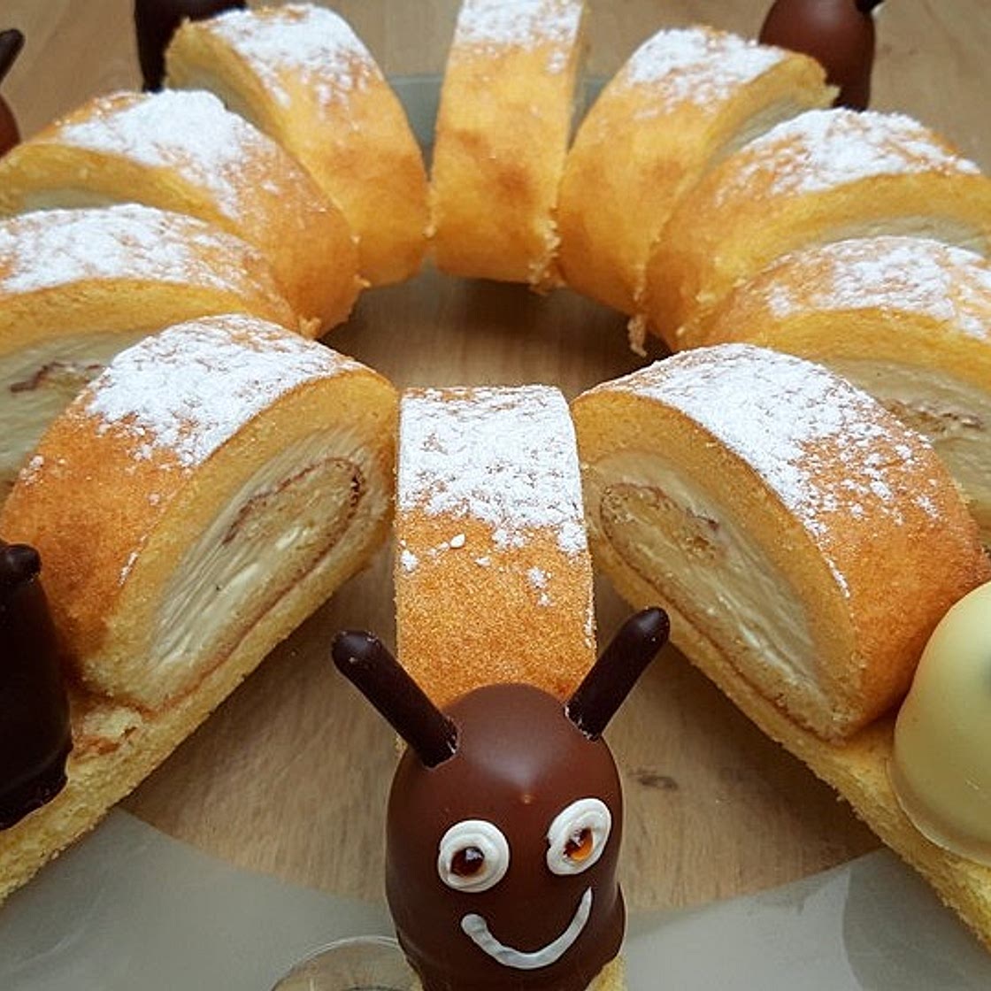 Regenbogen-Biskuit-Schnecken