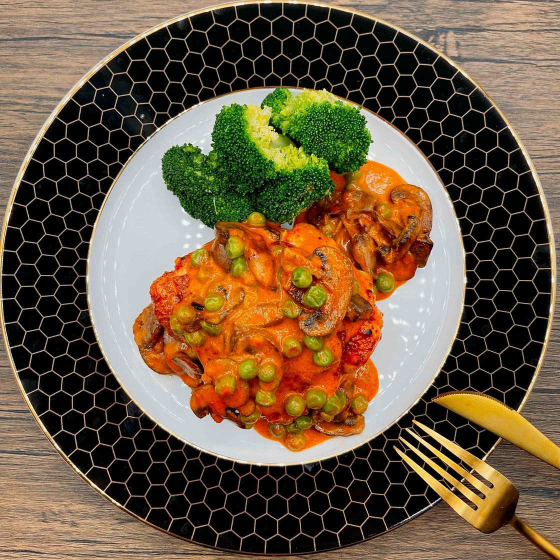 Chicken with Tomato and Mushroom Cream Sauce