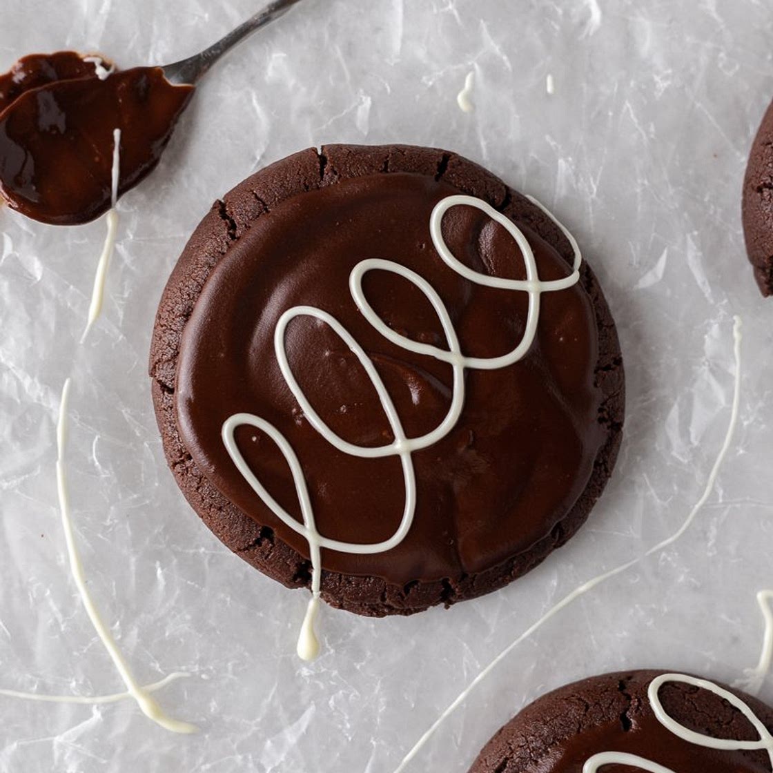 Crumbl 🙀 Chocolate Mallow Cupcake Cookies