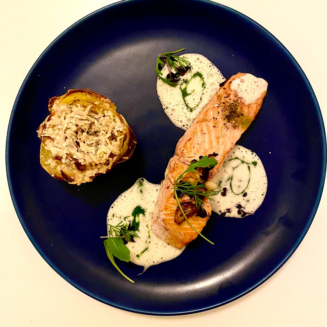 Salmon with lemon foam