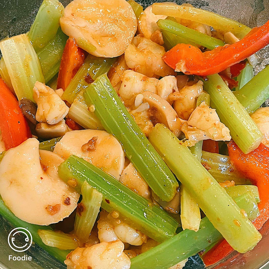 Celery Shrimp and Oyster Mushroom Stir-fry