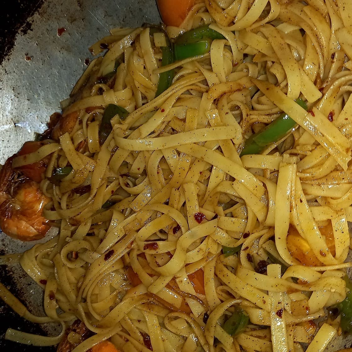 Shrimp Tomato Spinach Pasta in Garlic Butter Sauce