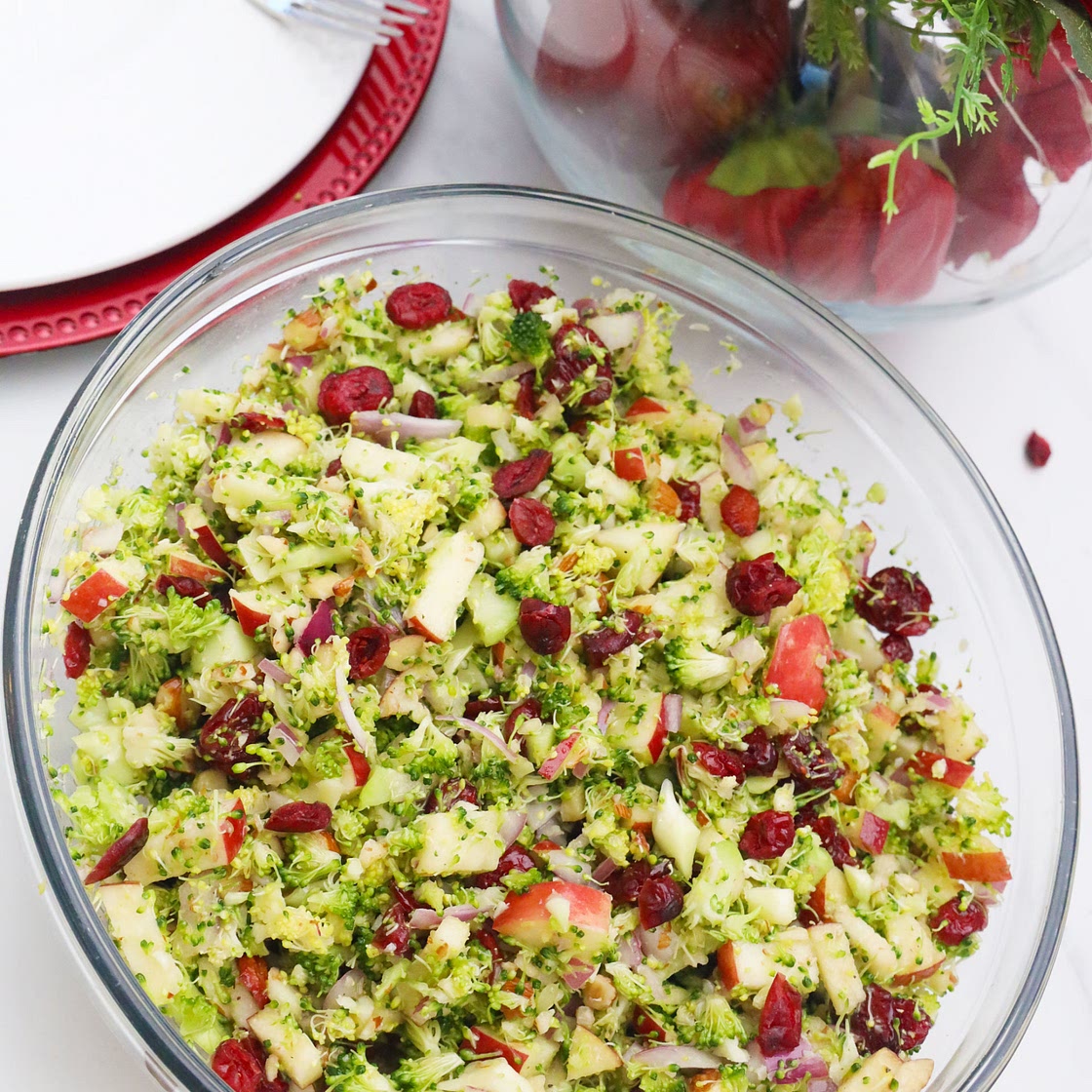 Brocoli Salad, Sweet and Sour with Nut Crunch #wholefood #healthyfood #salade #vinaigrette #veggies