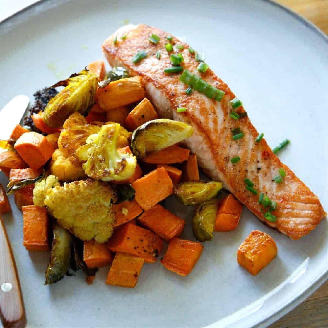 Easy Pan Seared Salmon with Roasted Vegetables