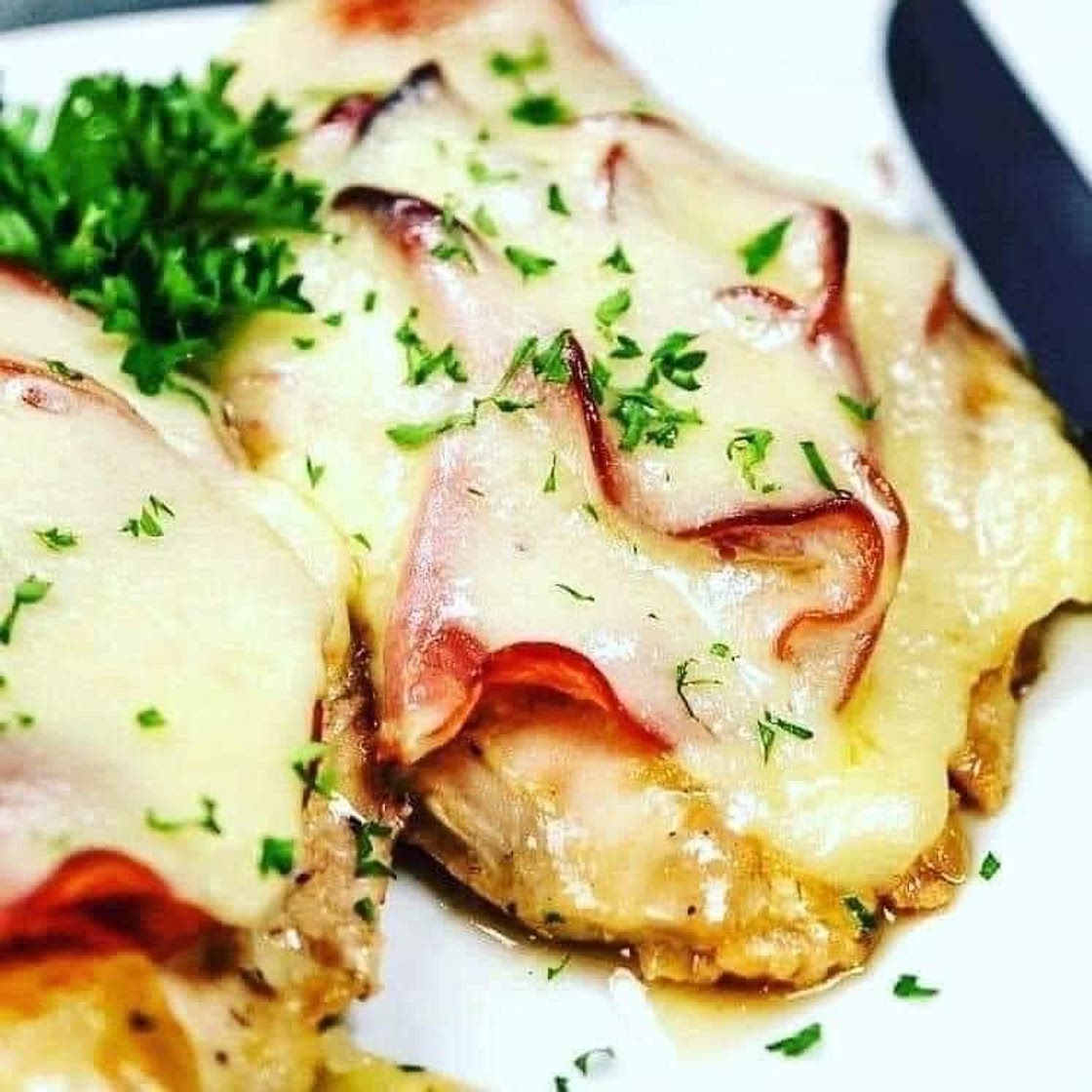 Skillet Chicken Cordon Bleu