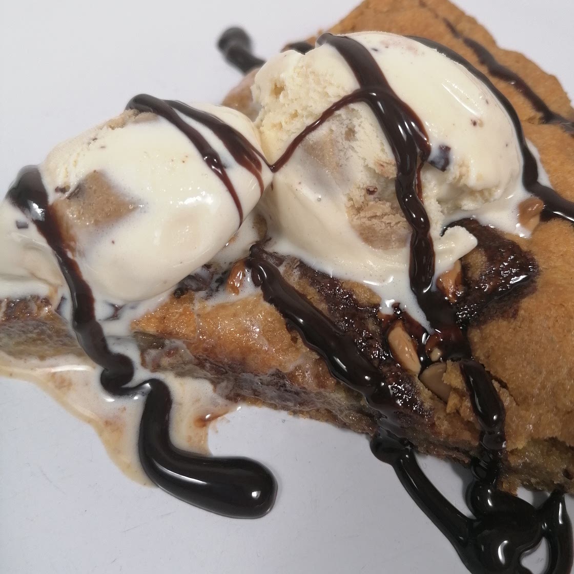 Giant chocolate chips cookie!