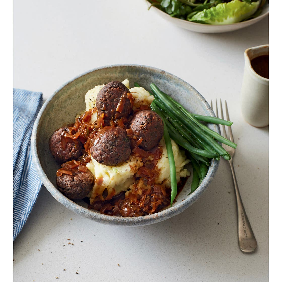 Meatballs with mash and gravy