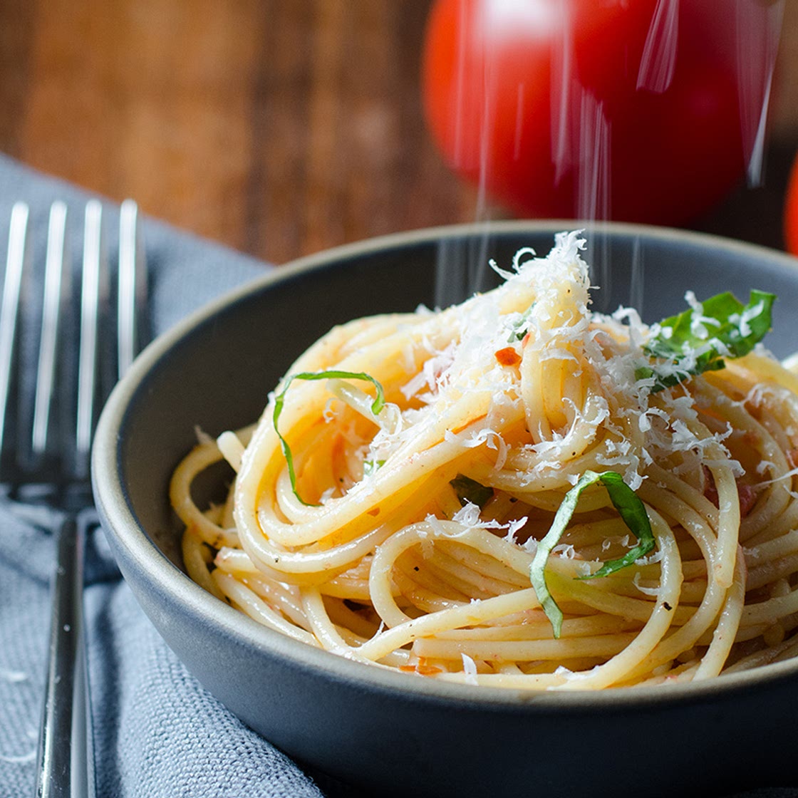 Aglio e Olio with Fresh Tomatoes (Pasta with Garlic and Oil)