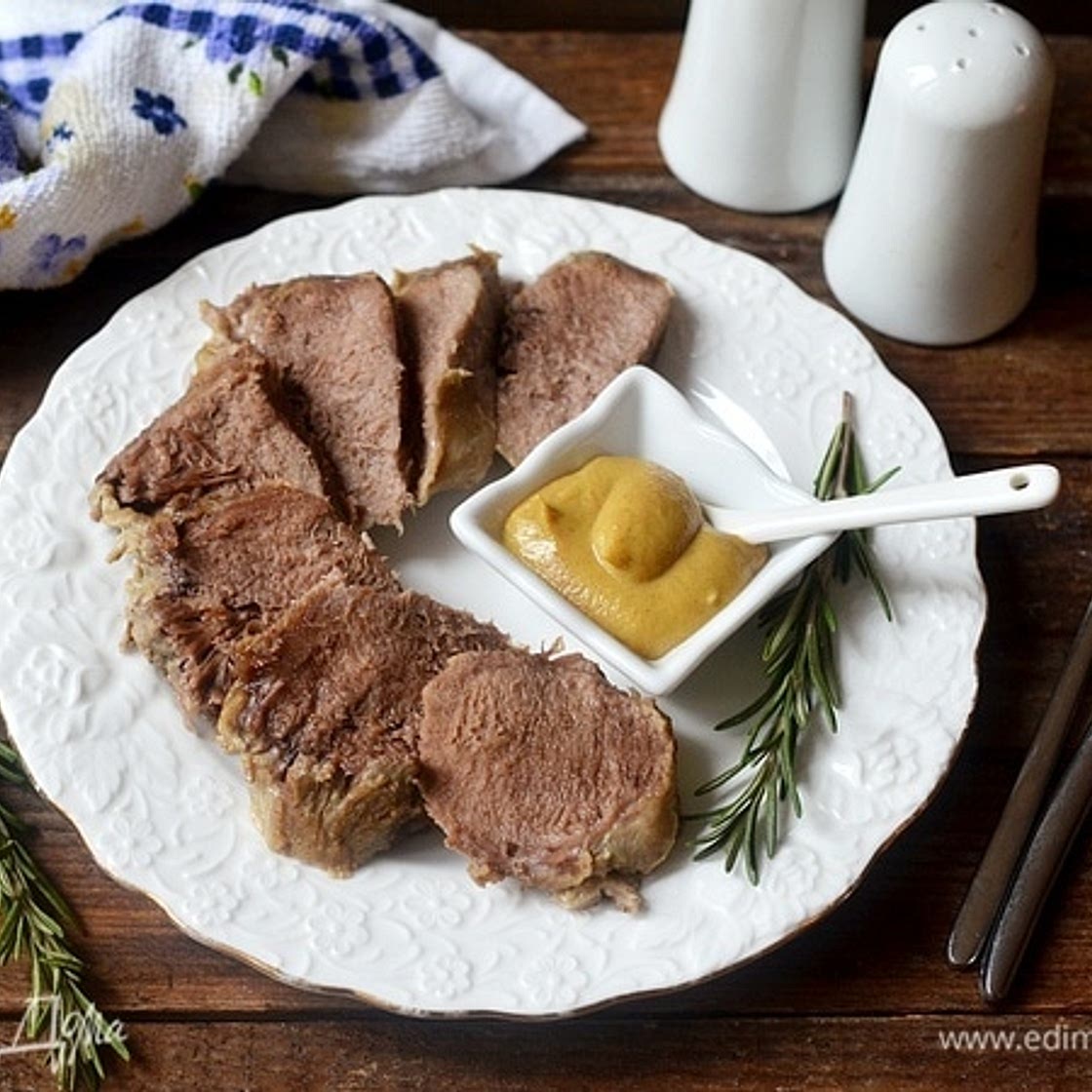 Запеченный язык с розмарином и чесноком