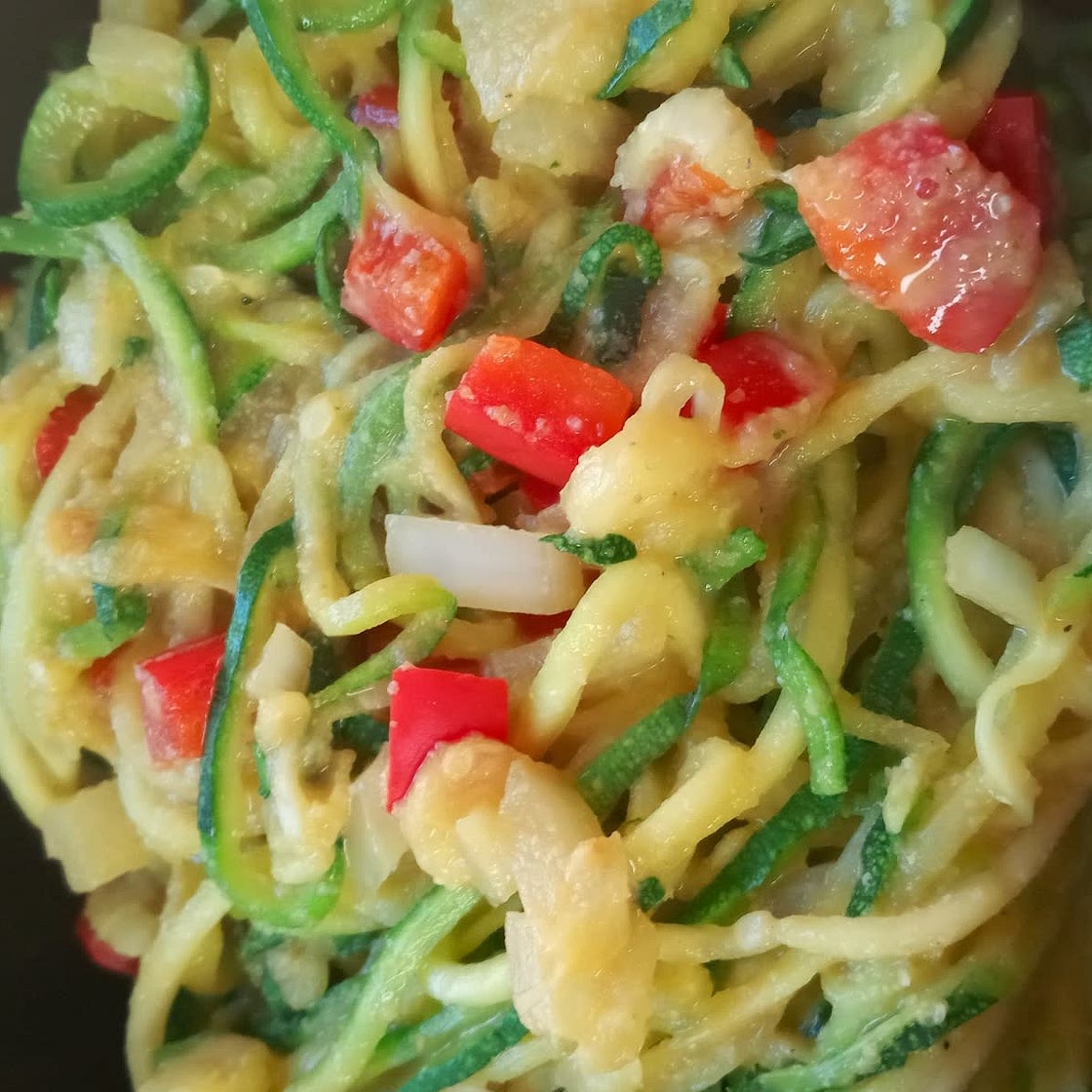 6-Ingredient Cheesy Vegan Zoodles