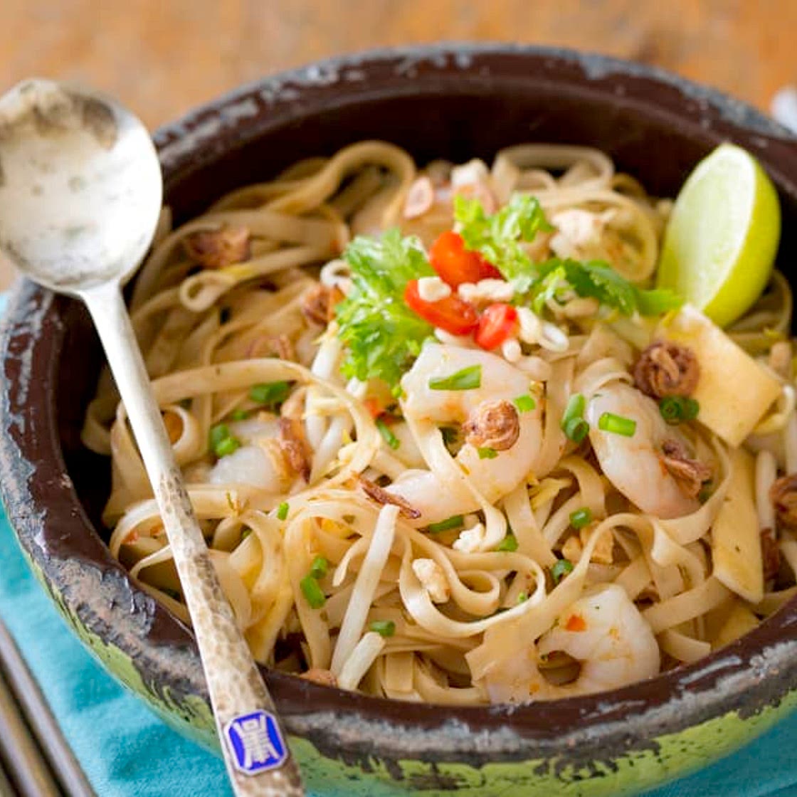 Pad Thai noodles with prawns