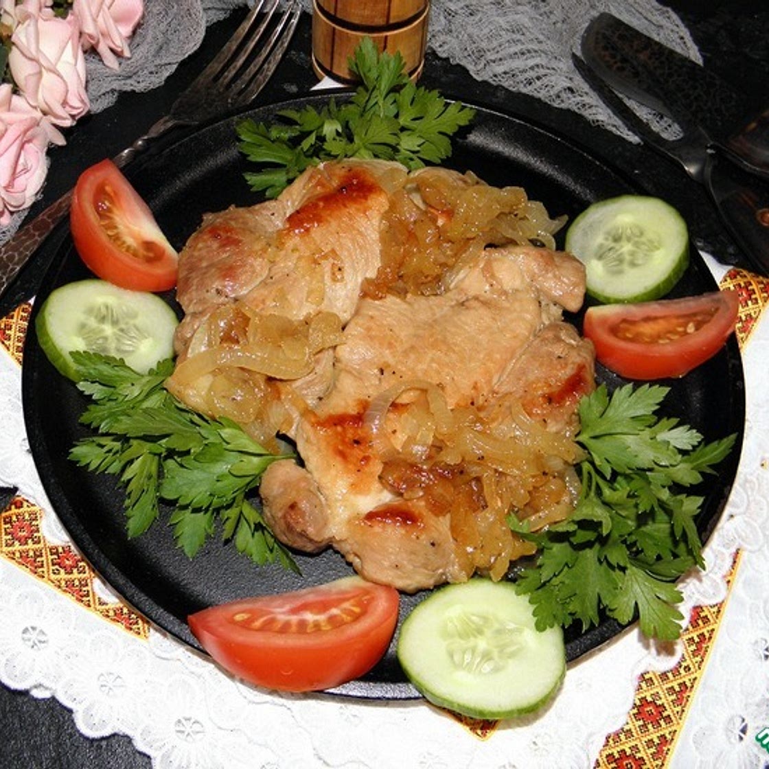 Жареная свинина с луком