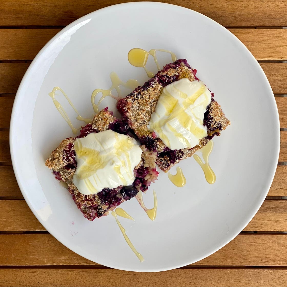 Tasty Banana Blueberry Oat Bake