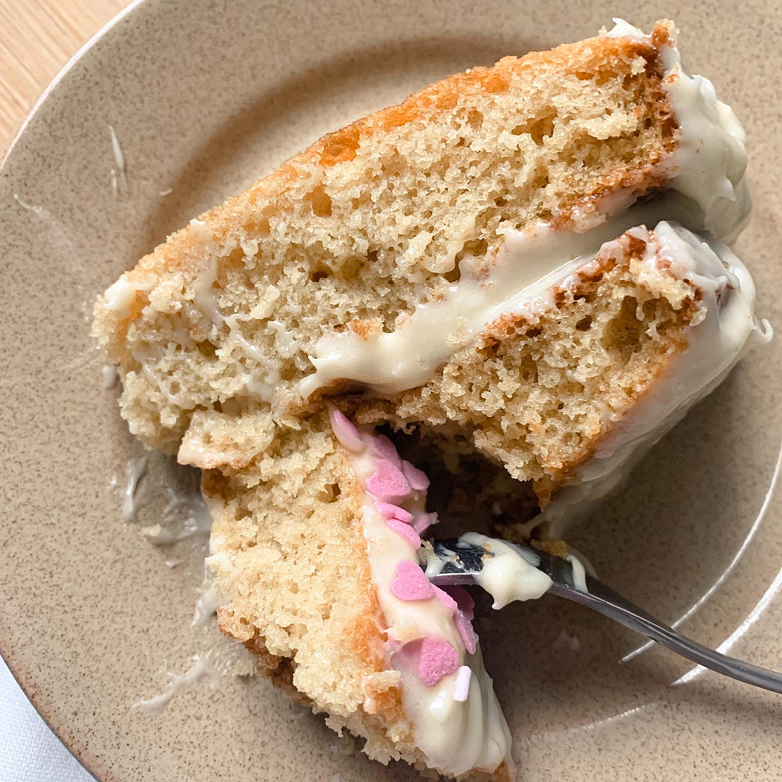 Vanilla Cake with White Chocolate Icing