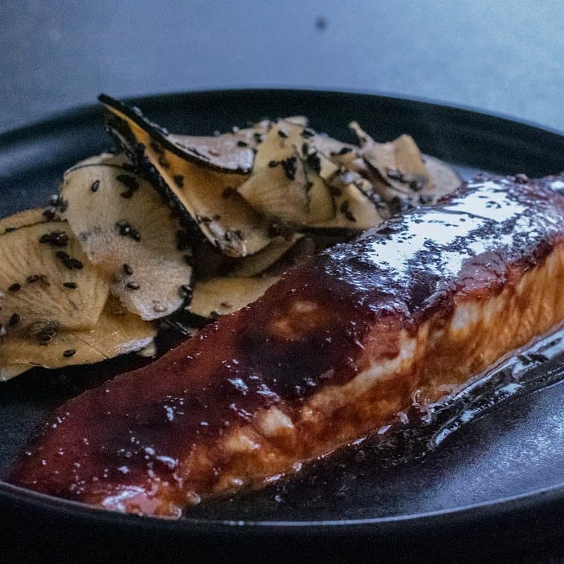 Black radish with sesame dressing and salmon teriyaki
