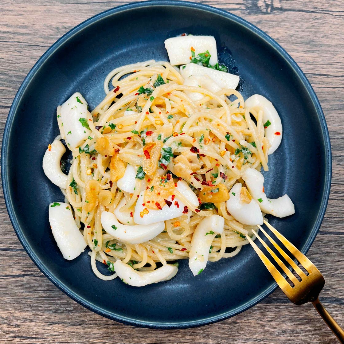 Spaghetti Aglio E Olio with Squid