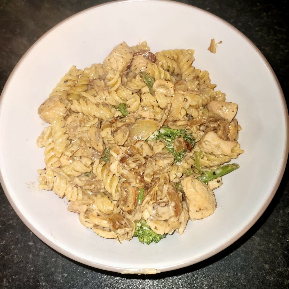 Creamy Chicken & Broccoli Pasta